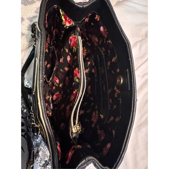 Betsey johnson contrast stripe b & w crossbody tote - Picture 5 of 6